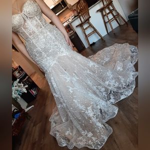 Size 8-12 Mermaid Fit and Flare Ball Gown Wedding Dress
